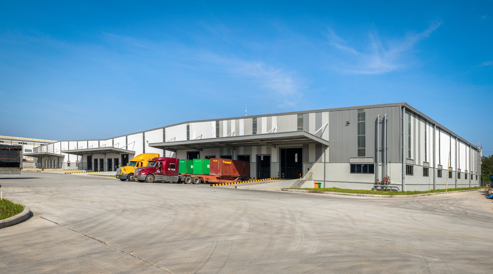 Eco Logistics Centre is a multi-tenanted logistics facility consisting of 8 warehouse spaces that range from 3,000 to 10,000 sqm located along My Phuoc - Tan Van Expressway in Vietnam.