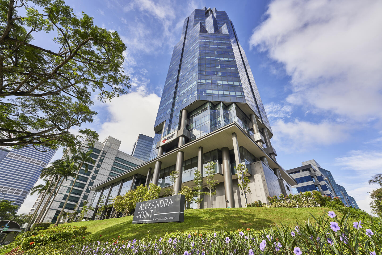 Alexandra Point serves as the corporate headquarters for Frasers Property Limited and is a landmark commercial building in the Alexandra Commercial Precinct. Following the completion of its asset enhancement initiative, the BCA Green Mark Platinum certified building features stronger sustainability and social amenities.